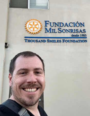 Dr. Joseph Phillips taking a selfie in front of the Thousand Smiles Clinic in Ensenada, a free clinic for cleft lip and palate patients